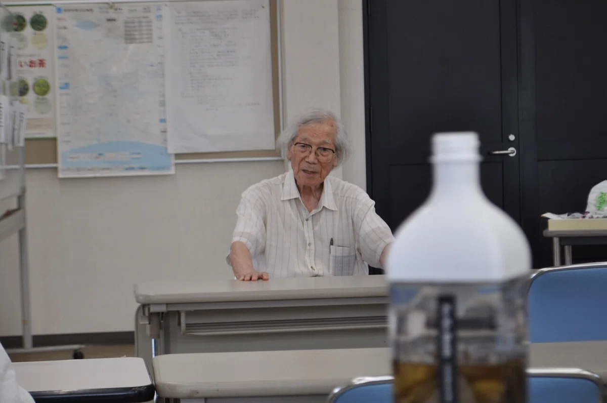 Dr. Satoshi Matsushita, founding chair of the Bancha Research Group, speaking at a meeting